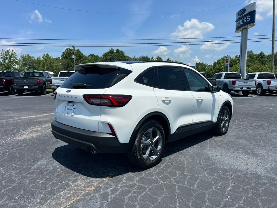 2025 Ford Escape — detail view