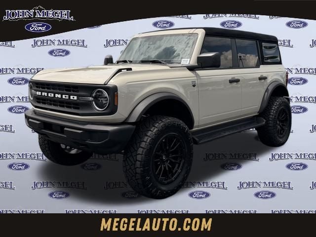 2026 Ford Bronco Big Bend -Yetti Pkg. in Desert Sand — front three-quarter view