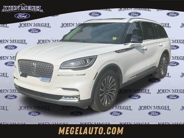 2020 Lincoln Aviator Reserve in White Metallic — front three-quarter view